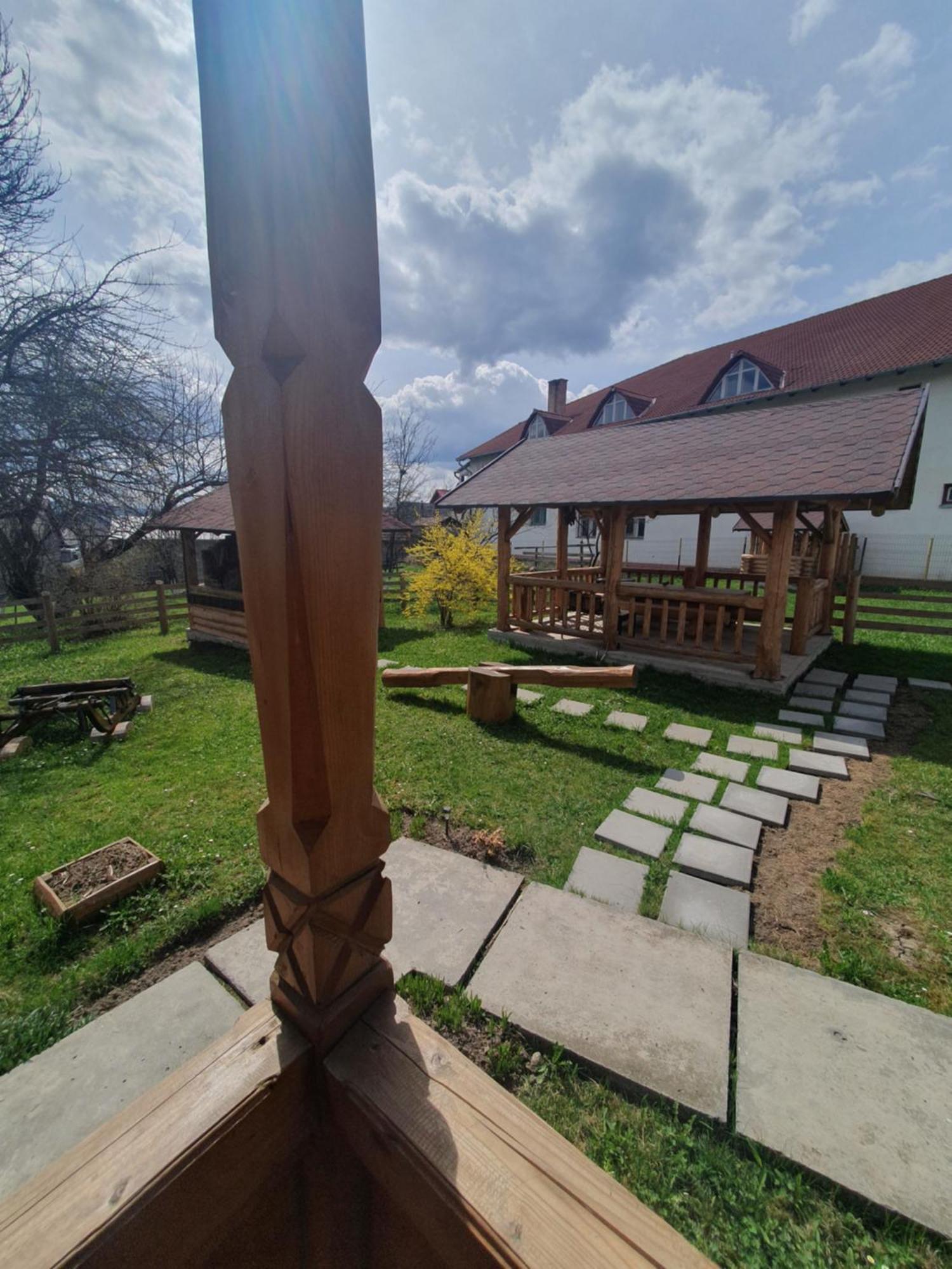 Casa Traditionala Bilbor Luaran gambar